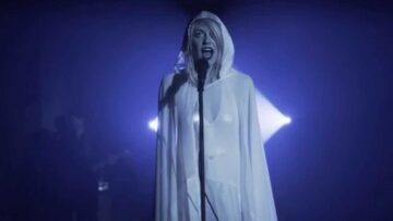 Queen Caveat – Breathe