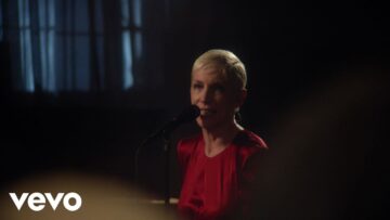 Annie Lennox – God Bless The Child