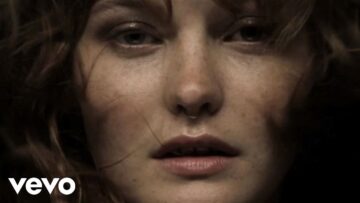 Kacy Hill – Foreign Fields