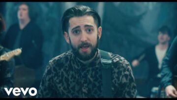 Eliza And The Bear – It Gets Cold  (Version 2)
