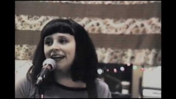 Waxahatchee – Under A Rock