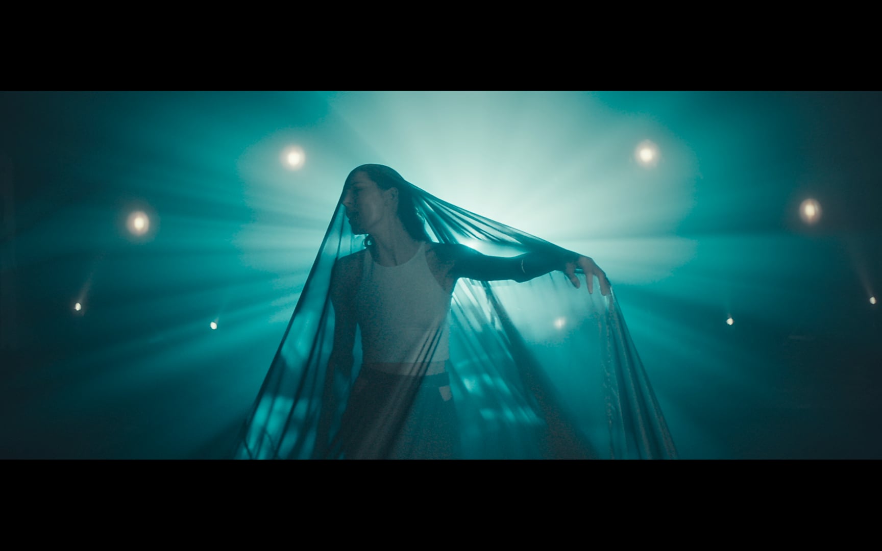 Rosie Lowe – Who’s That Girl?