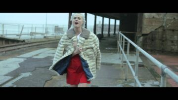 Coves – You’re Evil