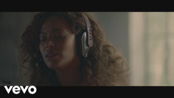 Beyoncé – Sandcastles