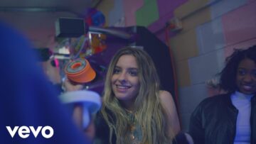 Sophie Beem – Skyline