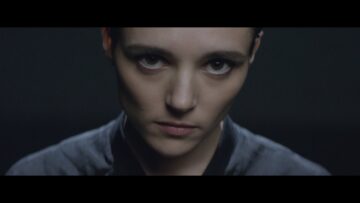 Savages – Adore