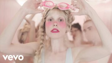 Petite Meller – Milk Bath