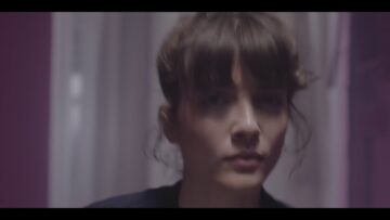 Noga Erez – Dance While You Shoot