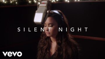 Demi Lovato – Silent Night (Honda Civic Tour Holiday Special)