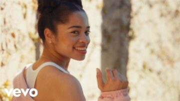 Ella Mai – Lay Up