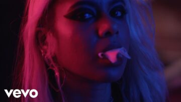 Ecca Vandal – Future Heroine