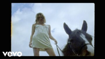 Club Kuru – Giving In