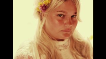 Sarah Klang – Left Me On Fire