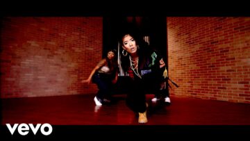 Mila J – MOVE