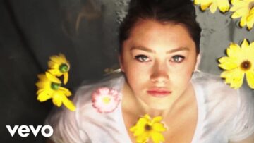 Baker Grace – Am I Talking To You?