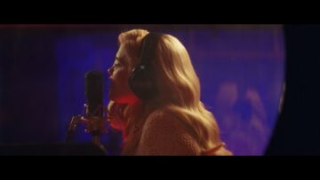 Sky Ferreira – Easy