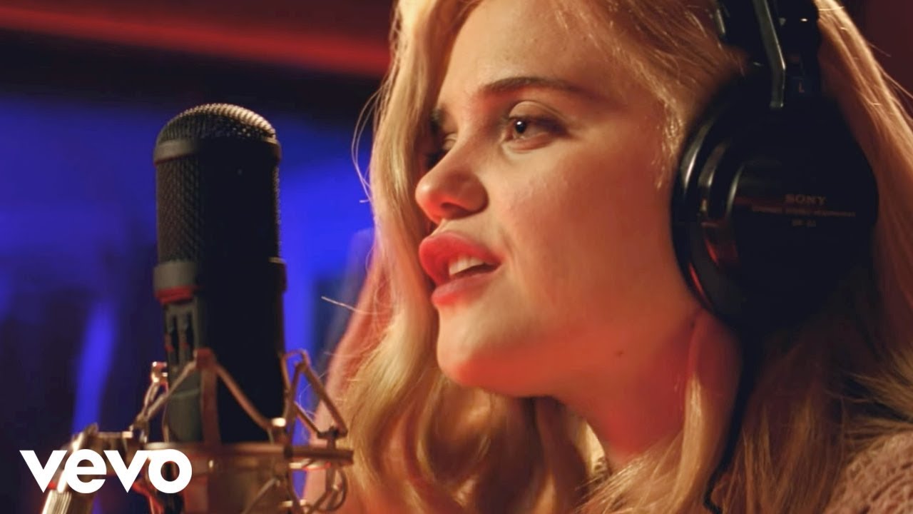 Sky Ferreira – Easy (Music From The Motion Picture Baby Driver