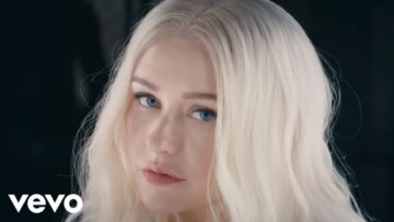 Christina Aguilera – Fall in Line