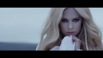 Avril Lavigne – Head Above Water