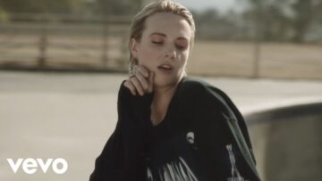 MØ – Blur