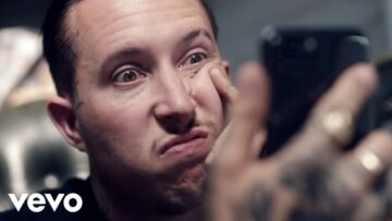 SOFT PLAY – Chokehold