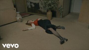 Alexandra Savior – Howl