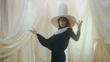 Aldous Harding – The Barrel