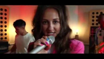 Paige Cavell – Figure It Out
