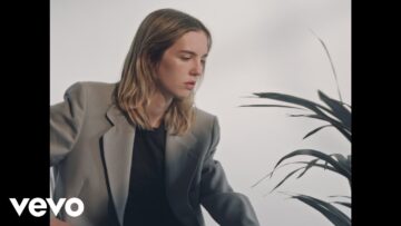 The Japanese House – Something Has To Change