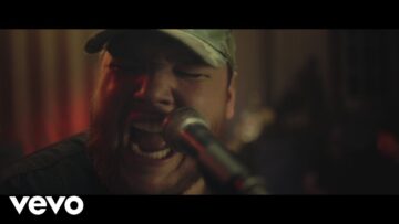 Luke Combs – Beer Never Broke My Heart