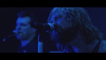 Roxy Blue – How Does It Feel