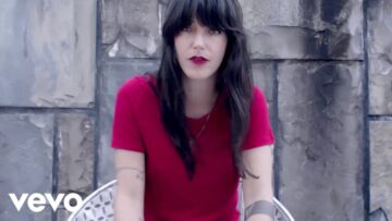 Sharon Van Etten – No One’s Easy To Love