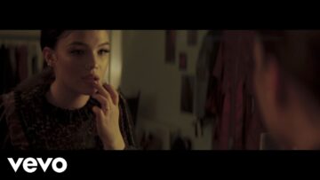 Lola Young – 3rd of Jan (Getting Ready)