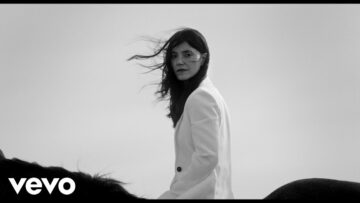 Sharon Van Etten – Beaten Down