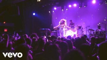 LION BABE – Into Me