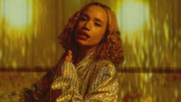 JONES – Camera Flash