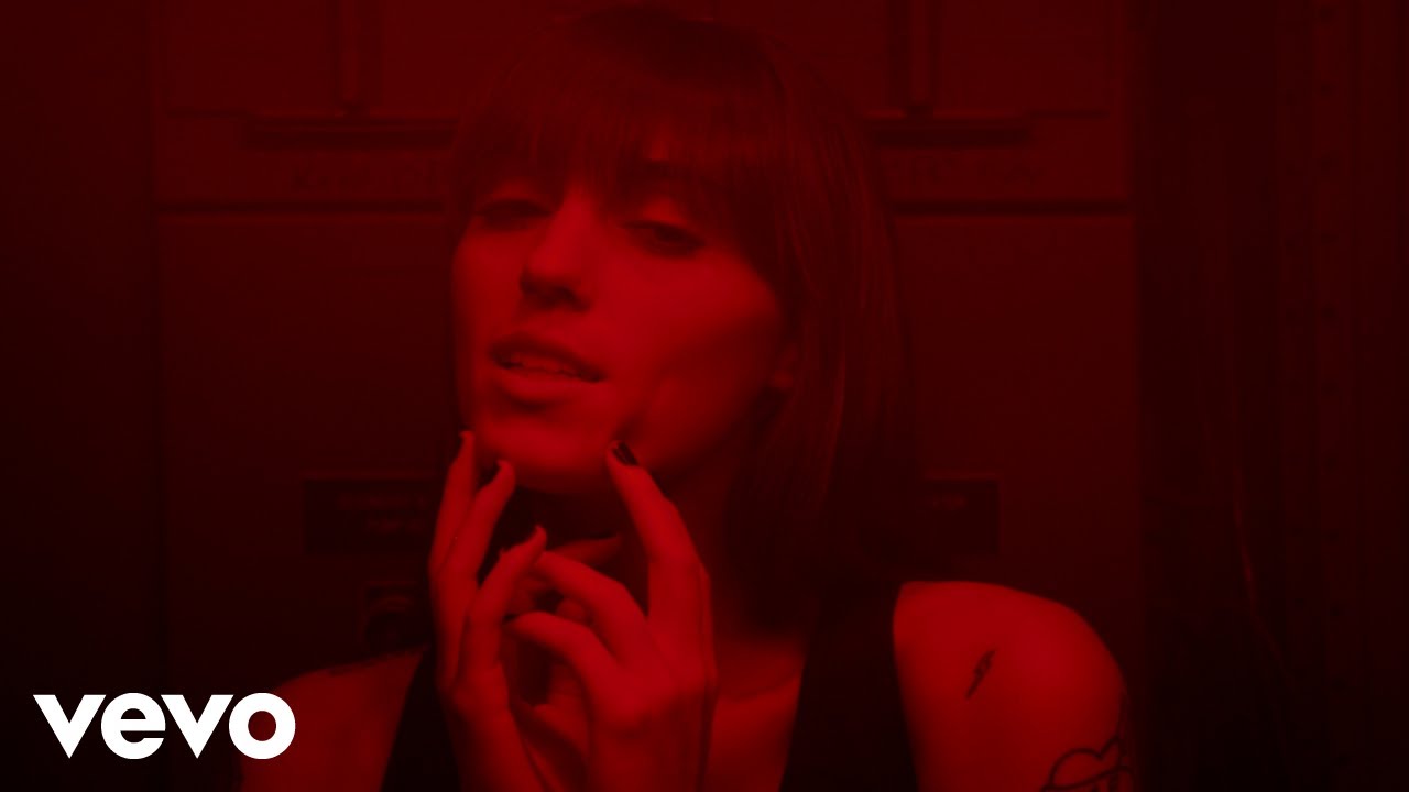 Sasha Alex Sloan – Is It Just Me?