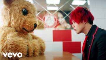 YUNGBLUD – god save me, but don’t drown me out