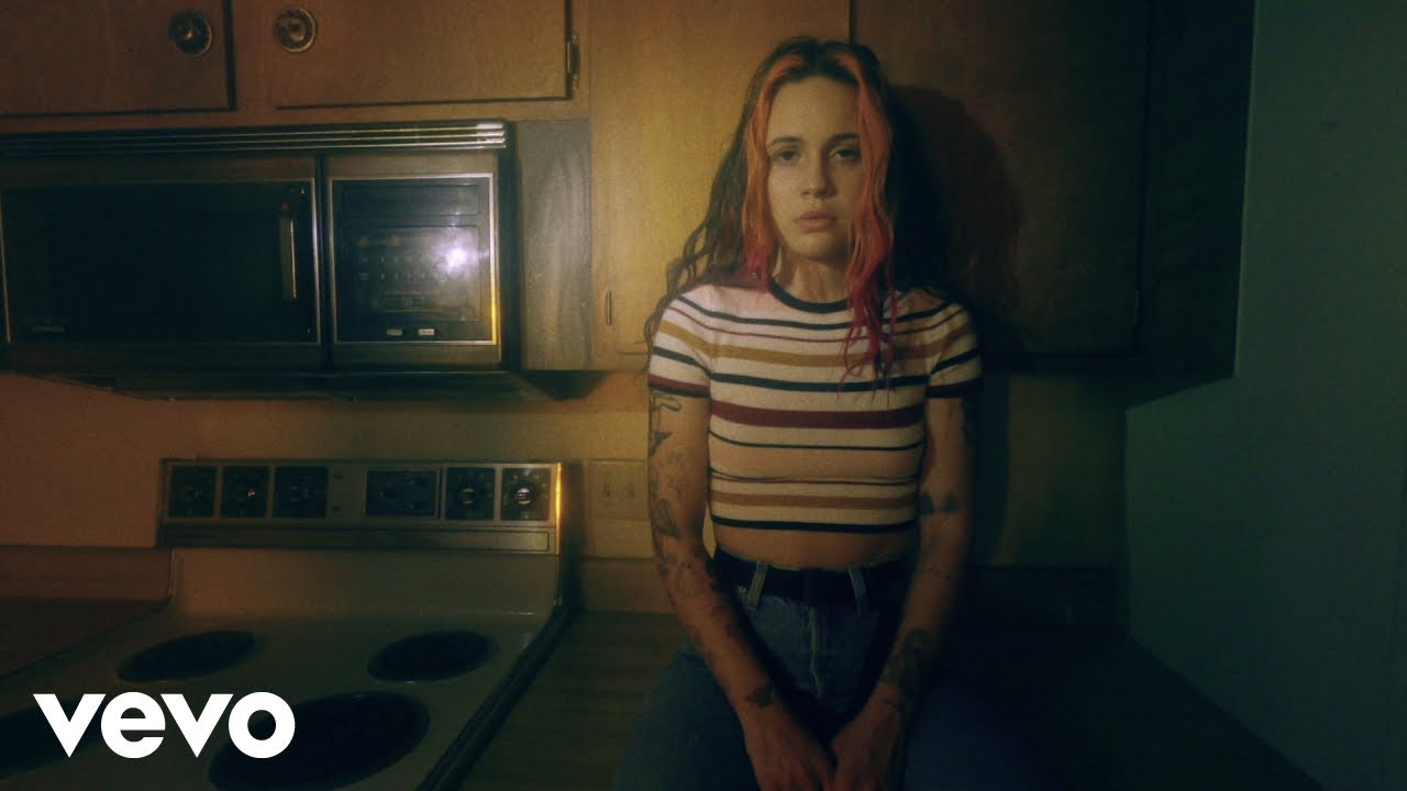 Bea Miller – making bad decisions