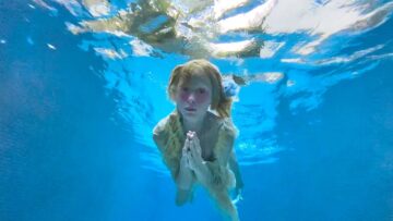 Petite Meller – Dying Out Of Love