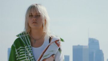 Carlie Hanson – Off My Neck