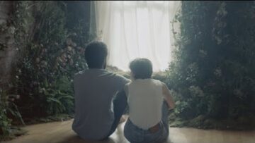 Ella Hunt – Bugs To Kill