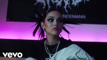 Maggie Lindemann – Knife Under My Pillow