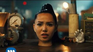 Bella Poarch – Build a B*tch