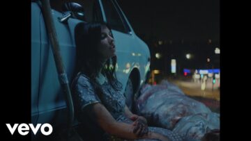 Gracie Abrams – The Bottom