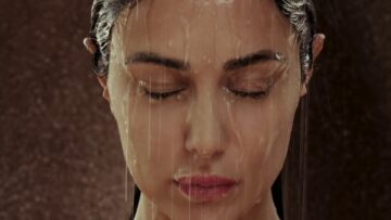 Layla Kardan – Underwater