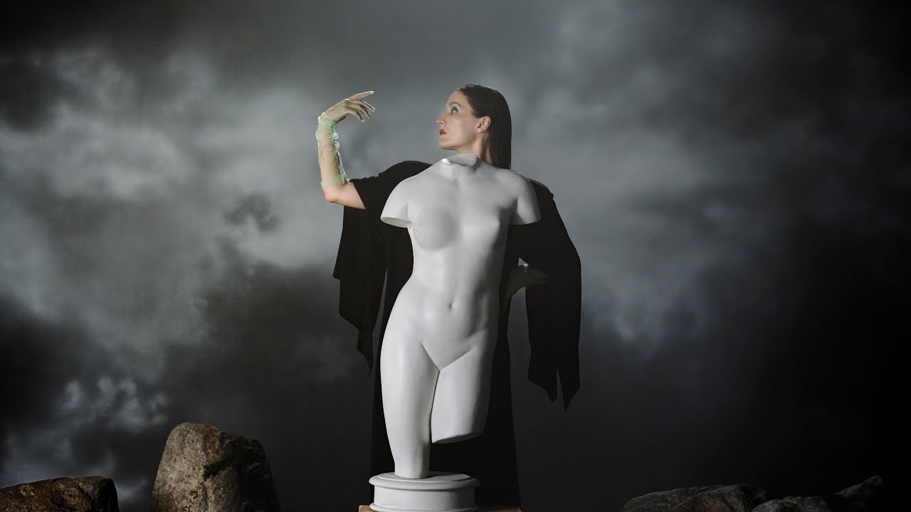 Cate Le Bon – Moderation