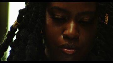 Claire Reneé – Red Lights