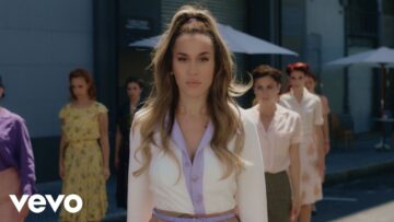 J Mena – Flor de Involución