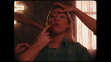 Coach Party – Everybody Hates Me